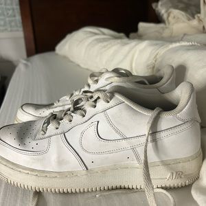 Women’s euro 40 or 7y (women’s 9) Air force 1s